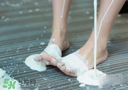 牛奶浴多久泡一次最好？牛奶浴一次泡多久？