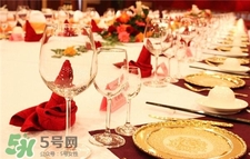 定親和訂婚有什么區(qū)別?定親女方準(zhǔn)備什么? 定親和訂婚有什么區(qū)別?定親女方準(zhǔn)備什么?