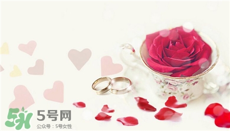 定親和訂婚有什么區(qū)別?定親女方準(zhǔn)備什么? 定親和訂婚有什么區(qū)別?定親女方準(zhǔn)備什么?