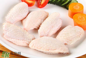 雞翅用熱水焯還是涼水？雞翅焯水冷水下鍋還是熱水？