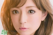 戴美瞳可以滴眼藥水嗎？戴美瞳滴什么眼藥水？