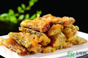 面粉炸魚怎么做？怎么用面粉炸魚？