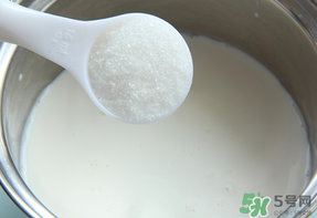 面糊用熱水還是涼水？面糊是用熱水調(diào)還是用涼水調(diào)？