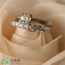 對(duì)戒戴左手還是右手?對(duì)戒和鉆戒一起怎么戴? 對(duì)戒戴左手還是右手?對(duì)戒和鉆戒一起怎么戴?