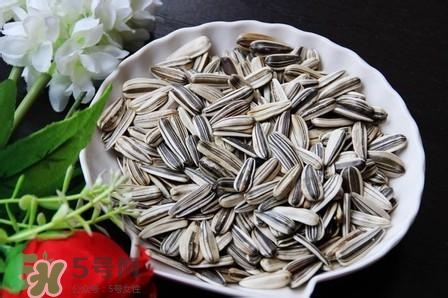 吃瓜子會口腔潰瘍嗎？口腔潰瘍可以吃瓜子嗎？