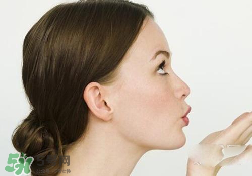 封閉性粉刺會自己消失嗎？封閉性粉刺好了會留疤嗎？