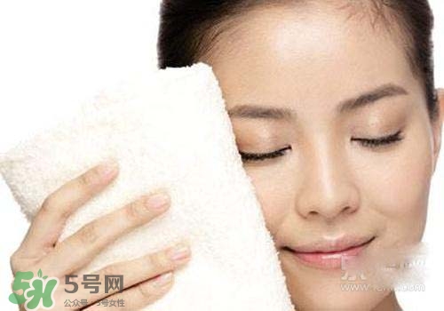 熱毛巾敷臉能祛痘嗎？長痘怎么用熱毛巾敷臉？