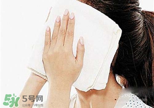 熱毛巾敷臉能祛痘嗎？長痘怎么用熱毛巾敷臉？