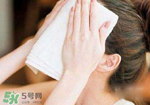 熱毛巾敷臉能祛痘嗎？長痘怎么用熱毛巾敷臉？