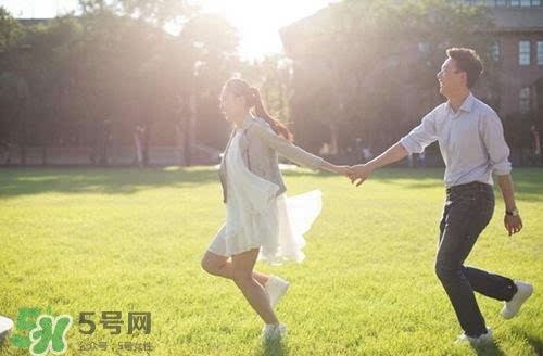 拍婚紗照可以戴眼鏡嗎？拍婚紗照戴眼鏡好不好？