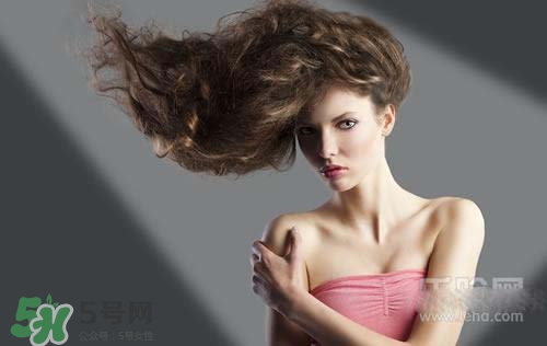 燙發(fā)的藥水貴的和便宜的都一樣嗎？燙發(fā)的藥水貴的和便宜的哪個好？