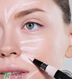 遮瑕液和粉底液哪個(gè)先用？遮瑕液和粉底液順序