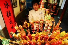 冰糖葫蘆的紙能吃嗎？冰糖葫蘆外面的膜能吃嗎？