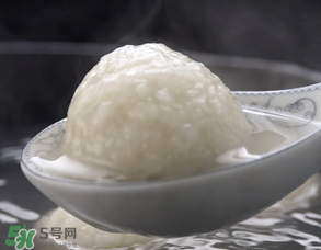 元宵面用涼水還是熱水？元宵是用熱水還是冷水調(diào)面粉？