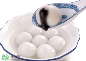 元宵面用涼水還是熱水？元宵是用熱水還是冷水調(diào)面粉？