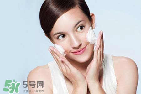 春天臉上冒痘痘怎么辦？為什么春天臉上容易出痘？