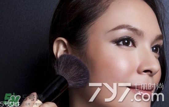 修容膏和修容粉哪個好用？新手用修容粉好還是膏好？