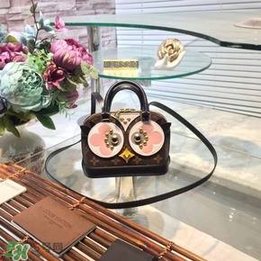 lv2017情人節(jié)限量包包多少錢？lv2017情人節(jié)愛情鳥小雞包價格