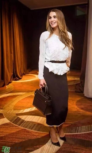 紀(jì)梵希包先生2017情人節(jié)包包多少錢？紀(jì)梵希情人節(jié)包包哪里買？