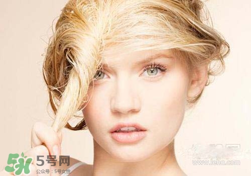 染發(fā)前可以洗頭嗎？染發(fā)前洗頭好還是不洗頭好？