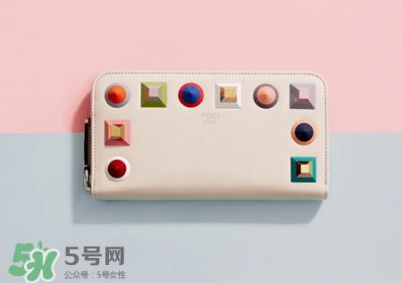 fendi芬迪2017春夏限定包包多少錢?fendi2017限定彩虹釘珠包 fendi芬迪2017春夏限定包包多少錢?fendi2017限定彩虹釘珠包
