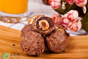 費(fèi)列羅和金莎的關(guān)系 金莎和費(fèi)列羅的區(qū)別 費(fèi)列羅和金莎的關(guān)系 金莎和費(fèi)列羅的區(qū)別