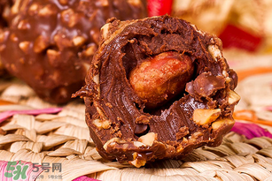 費(fèi)列羅和金莎的關(guān)系 金莎和費(fèi)列羅的區(qū)別 費(fèi)列羅和金莎的關(guān)系 金莎和費(fèi)列羅的區(qū)別