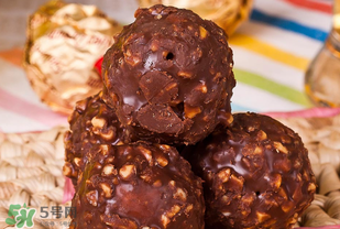 費(fèi)列羅和金莎的關(guān)系 金莎和費(fèi)列羅的區(qū)別 費(fèi)列羅和金莎的關(guān)系 金莎和費(fèi)列羅的區(qū)別