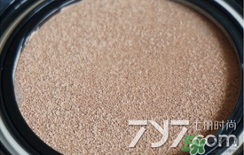 vant氣墊cc黑色和白色哪款好？vant36.5氣墊cc黑色和白色區(qū)別