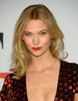 極光紅是什么顏色？極光紅口紅試色