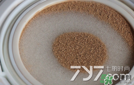 vant氣墊cc黑色和白色哪款好？vant36.5氣墊cc黑色和白色區(qū)別