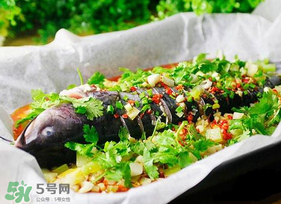 紙包魚用的什么紙？做紙包魚的紙什么紙？