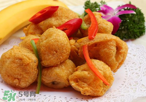 炸香蕉外面包裹的是什么？炸香蕉放面粉好還是淀粉？