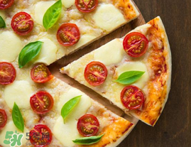 披薩可以用微波爐加熱嗎？披薩用微波爐怎么加熱？