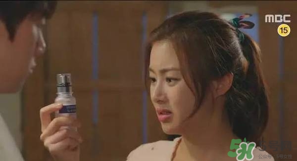 ahc神仙水和b5水區(qū)別 ahc神仙水和ahc b5玻尿酸精華哪個(gè)好？