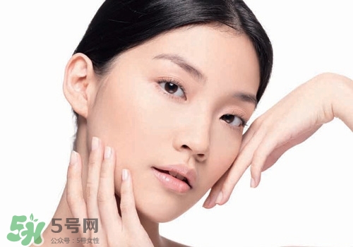 粉底液浮粉怎么辦？粉底液浮粉起皮怎么辦？