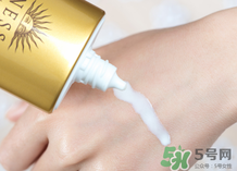 安耐曬金瓶是水狀的嗎 安耐曬金瓶是物理防曬還是化學防曬