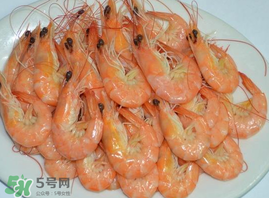 煮蝦用熱水還是冷水？白水煮蝦是冷水下鍋還是熱水下鍋好？