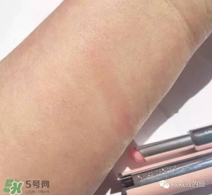 紀(jì)梵希小羊皮和禁忌之吻哪個(gè)好？紀(jì)梵希小羊皮和禁忌之吻對(duì)比