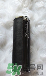 紀(jì)梵希小羊皮是啞光嗎？紀(jì)梵希小羊皮干不干？