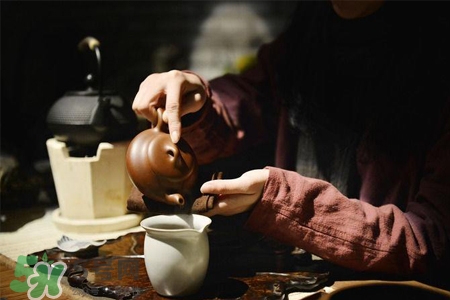 如何清洗紫砂壺？老紫砂壺怎么清洗？