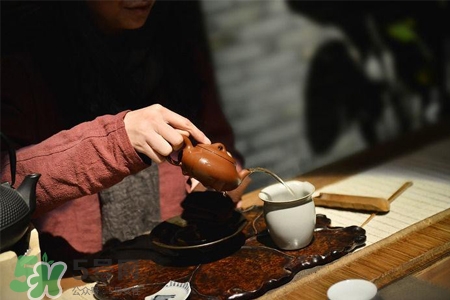 如何清洗紫砂壺茶垢？紫砂壺的茶垢怎么清洗？