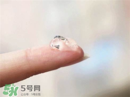 蘆薈膠為什么會(huì)搓泥?用完蘆薈膠臉上有搓泥怎么辦? 蘆薈膠為什么會(huì)搓泥?用完蘆薈膠臉上有搓泥怎么辦?