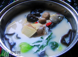 鯽魚(yú)湯怎么做才白？鯽魚(yú)湯怎么熬成奶白色？