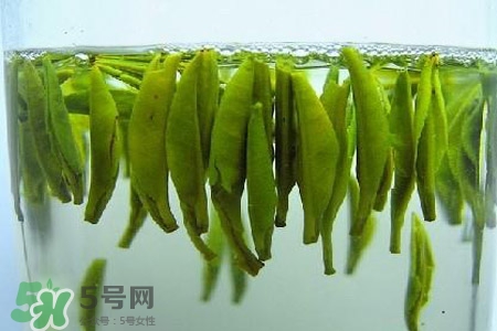 喝茶好還是白開水好？喝茶和喝白開水哪個好？