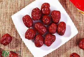 紅棗有點(diǎn)酸還能吃嗎？紅棗為什么會(huì)酸？