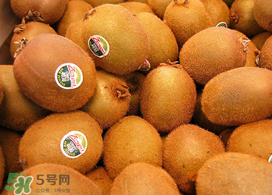 獼猴桃中間白色的能吃嗎？獼猴桃中間的白心可以吃嗎？