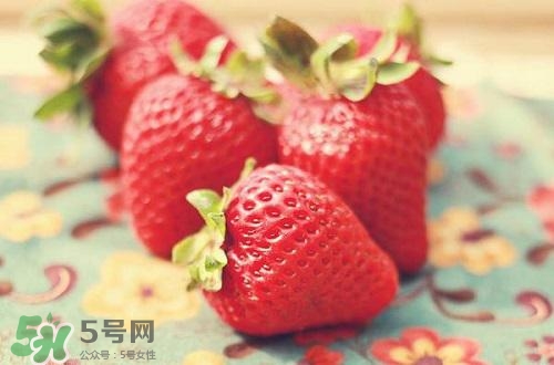 吃草莓大便會變紅嗎？吃草莓大便變紅是怎么回事？