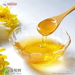 嘴唇干燥是什么原因？嘴唇干裂脫皮怎么辦？