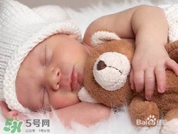 嘴唇干燥是什么原因？嘴唇干裂脫皮怎么辦？